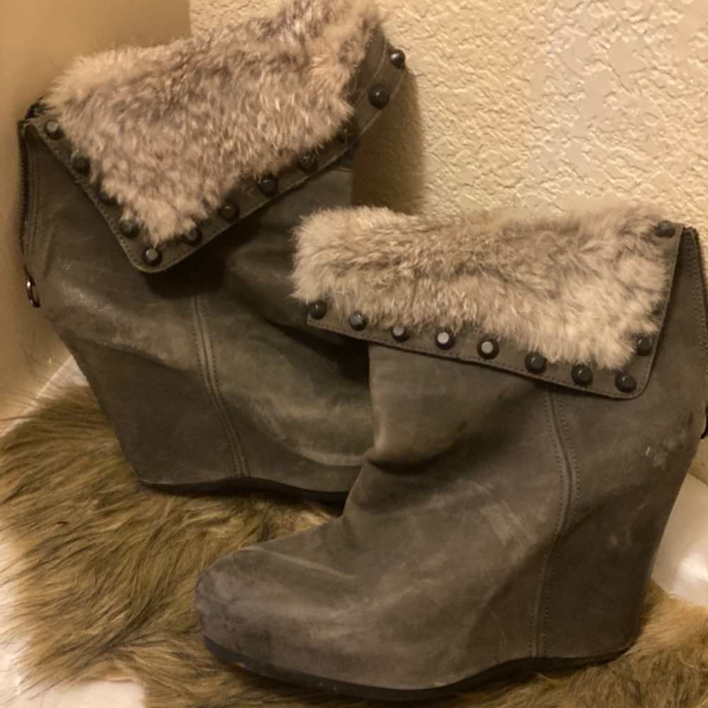 Ash boots